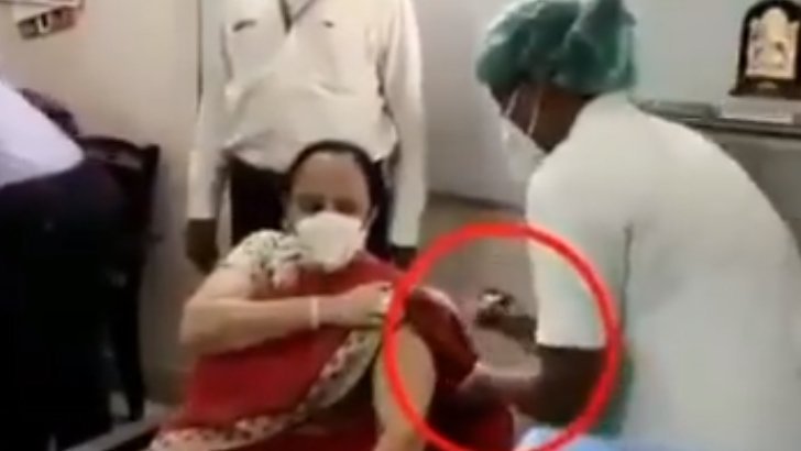 ভ্যাকসিন নেওয়ার ‘অভিনয়ের’ ভিডিও ভাইরাল